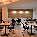 Onyarbi Hotel