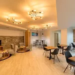 Otel Onyarbi *